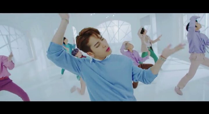 rayu__got7's tweet photo. 1枚目のときの髪型似合いすぎてやばめ。
今回みんなの髪型ドストライクだわ😣❤
そしてよんじぇ誕生日おめでとう👄

#Lullaby 
#GOT7 
#PresentYOU 
#갓세븐 https://t.co/OdndzpiINn