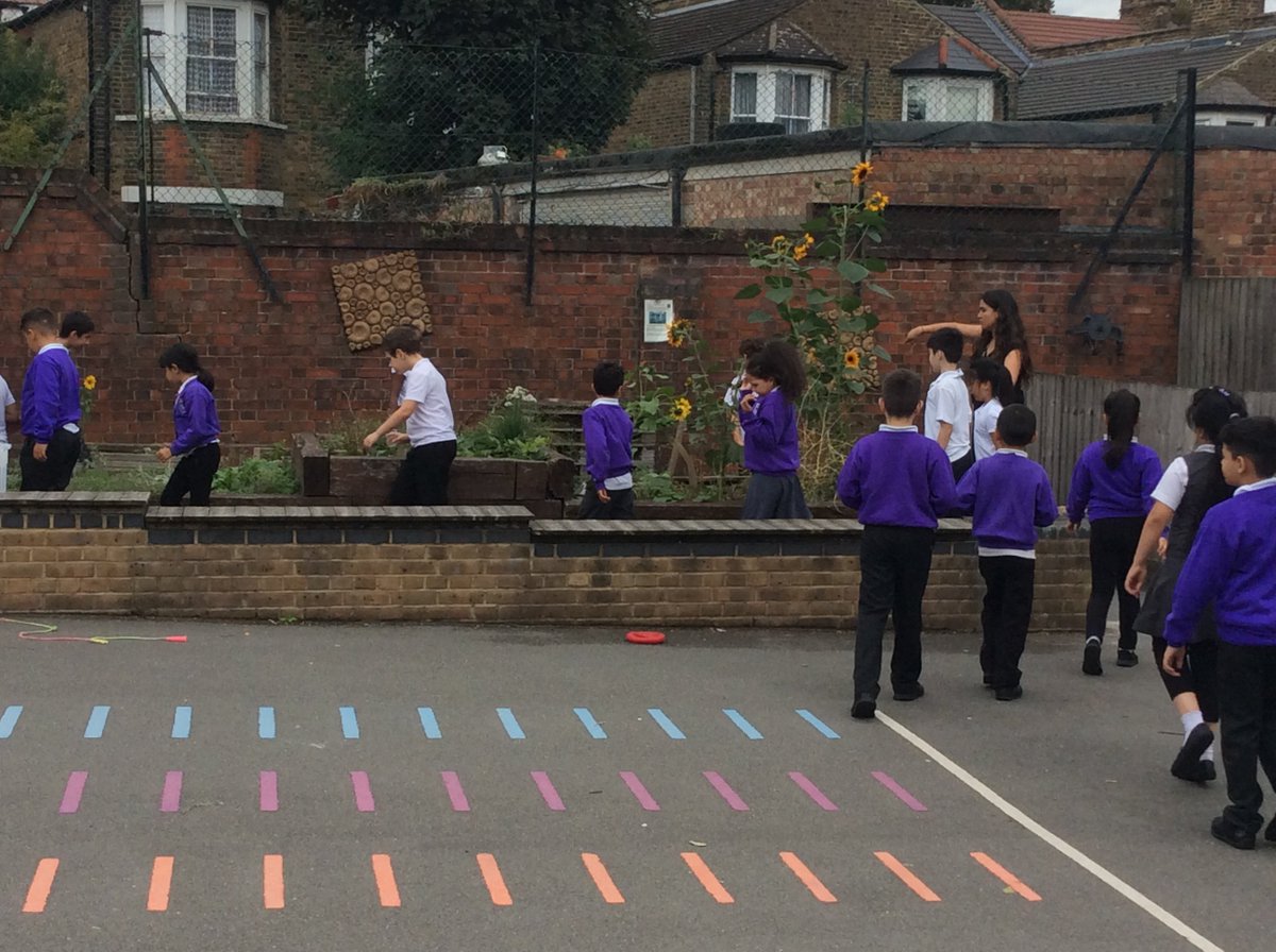 HPA_Philip_Lane's tweet photo. Another Year 4 lesson. Children had to collect and observe living things from the playground.
#HPAPLYear4 #HPAPLScience https://t.co/vWHGGS5TWg