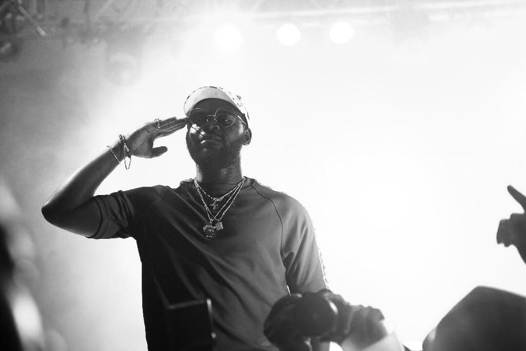 MTNNG's tweet photo. “Salute your leader” The one & only @falzthebahdguy President of the #SweetBoyAssociation 😂shut it down at the finale of #FeetAndTricks, performing his latest single Sweet Boy amongst many others.
Visit @_musicplus platform to enjoy his music & more .
#AFFC18 #WhereFootballLives https://t.co/GhuZSQSZDj
