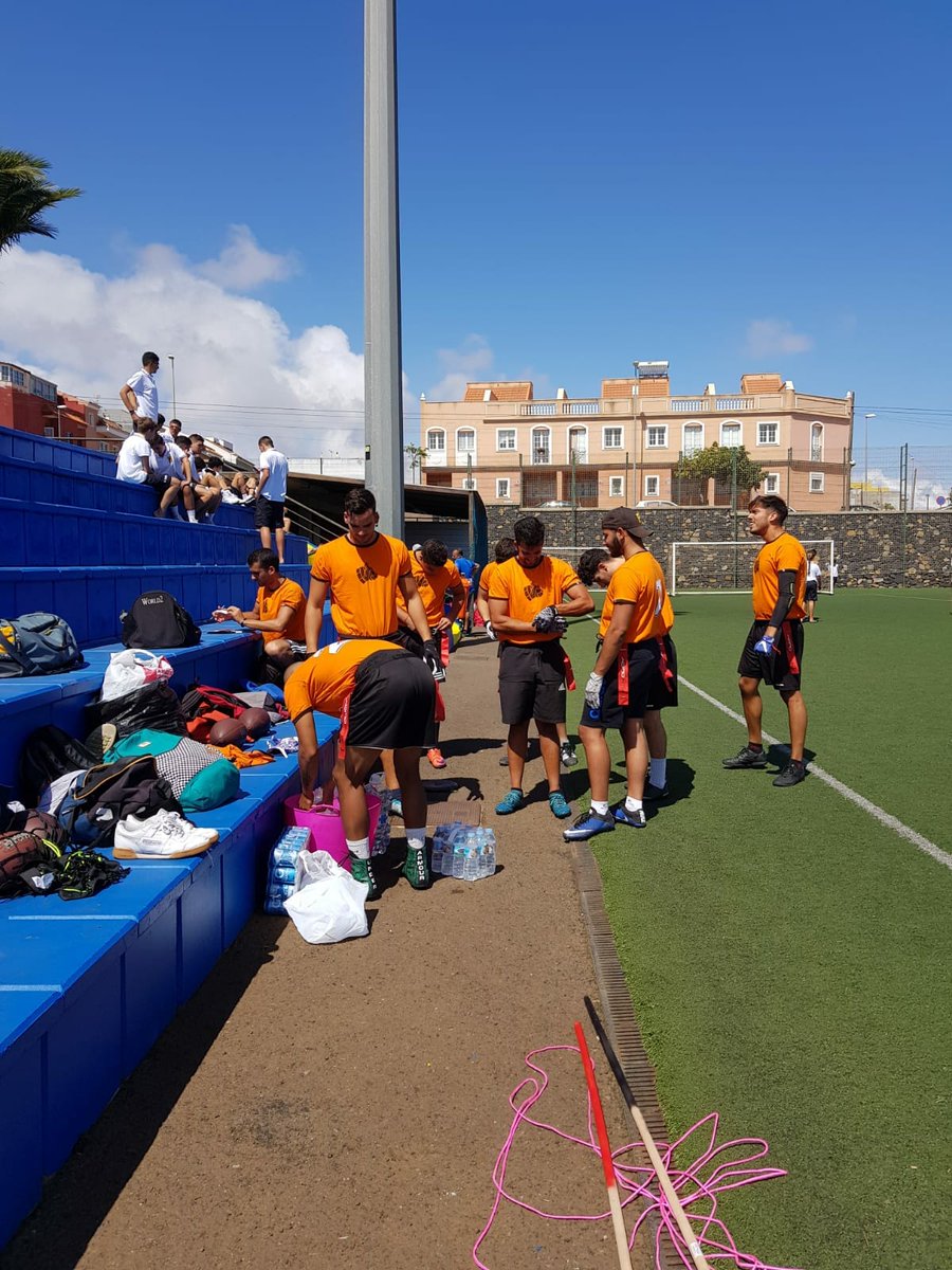 Algunas de las fotos de la gran victoria del partido de ayer. 

¡EQUIPO!, ¡FAMILIA!, ¡HELLDOGS!

#Tenerife #IslasCanarias #Football #AmericanFootball