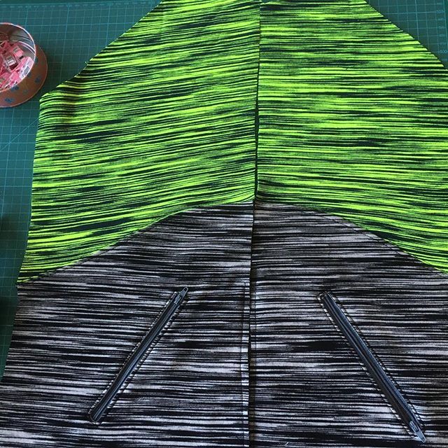 FrumbleFabrics's tweet photo. More of my #wip of the #activejacket from @fehrtrade ‘s #sewyourownactivewear book.
#sewing #isew #isewmyownclothes #sewingactivewear #ithaspockets #sewist #frumble #frumblefabric #sewingproject #jersey #jerseyfabric #sewing #sewinginspiration https://t.co/nMHbE2OsgK https://t.co/dzUaHG4f1l