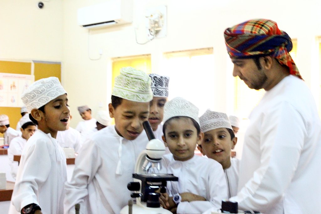 kaabschool's tweet photo. قدم فني مختبر المدرسة حصة تعريفية لطلاب الصف الخامس حول مرافق مختبر العلوم والأدوات الأساسية المستخدمة فيه https://t.co/bAI1weZimj