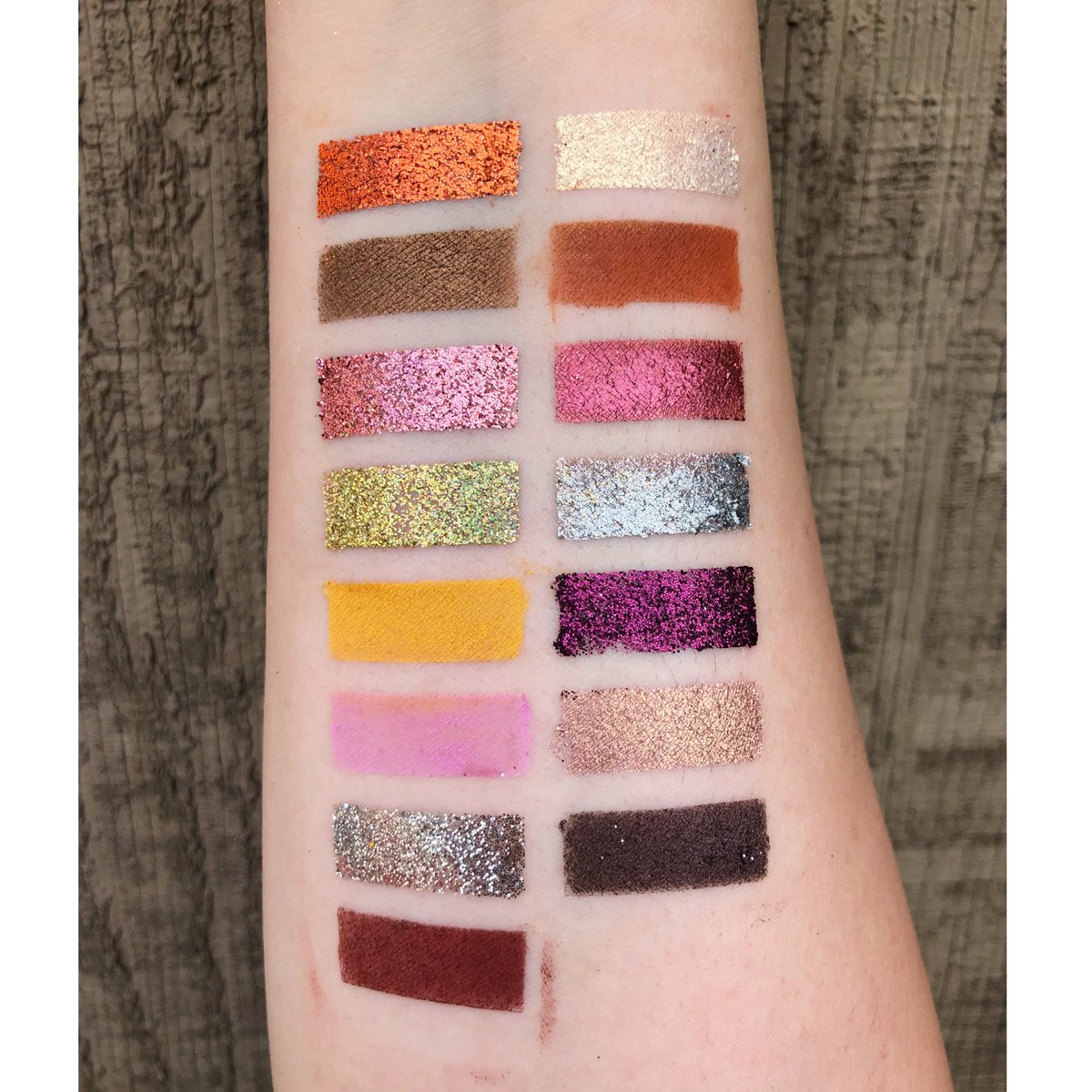 ToriRoseCos's tweet photo. 2018 Autumn palette is live now 
15 shade palette 
4 mattes
5 glitters
6 shimmers 

They cost $40 (valued at $115) 
I’m super proud of this it took forever for my vision to come alive. Let me know what you think!! 

https://t.co/RCD6WYIbnV…

of course it’s vegan &amp; cruelty free https://t.co/Q1MBhiZNG7