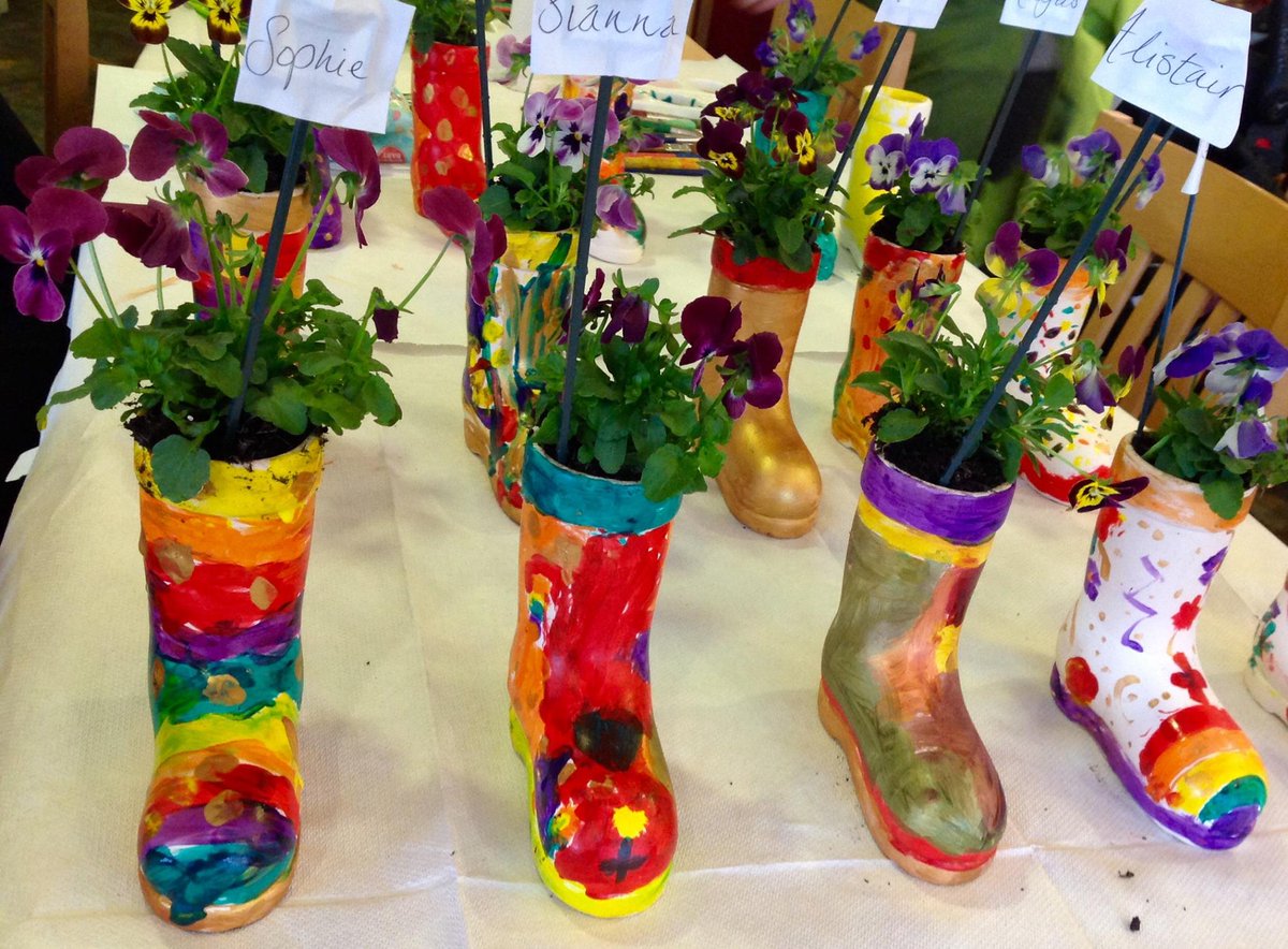 Simpsonsgarden's tweet image. Book now for our October kids activities - spaces are filling fast! Book in store or online at: goo.gl/8Gr2sy #kidsactivities #whatsoninverness #octoberbreak