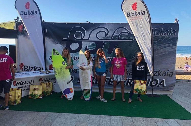 KazumaEspana's tweet photo. Enhorabuena a nuestra #teamrider : Alejandra Garcia, por el Sub Campeonato en #Bizkaia. Categoría Open. #surf #surfgirl #kazumaespañayportugal #kazumasurfboardshawaii https://t.co/LrOiXwxpfF