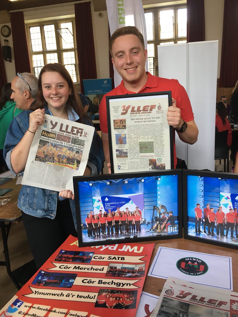 prifysgolbangor's tweet photo. Prysur iawn yn y Ffair Groeso Cyfrwng Cymraeg!

#Bangor2018 #FyMangor #ArYCyd @UMCB1 @CangenBangor @aelwydjmj https://t.co/bvvrnRseer