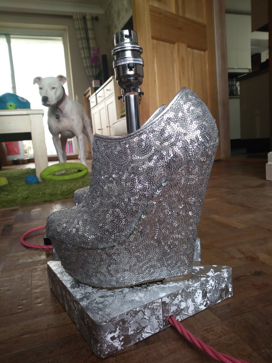 WoodYouFinds's tweet photo. Bedside lamps for those who dare! DM for price. Dog not included ☺ #lamp #lighting #silver #glitter #funkylights #HandmadeHour https://t.co/hlckMcb2aB