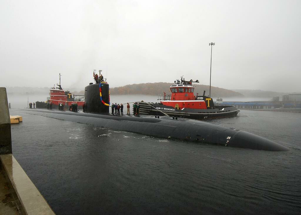 JasensCustoms's tweet photo. Interesting fact: I was on the bridge driving the boat coming home from deployment that day in the picture. #Nov2011 #SSN761 #SUBMARINER https://t.co/ADDKkI2gpY
