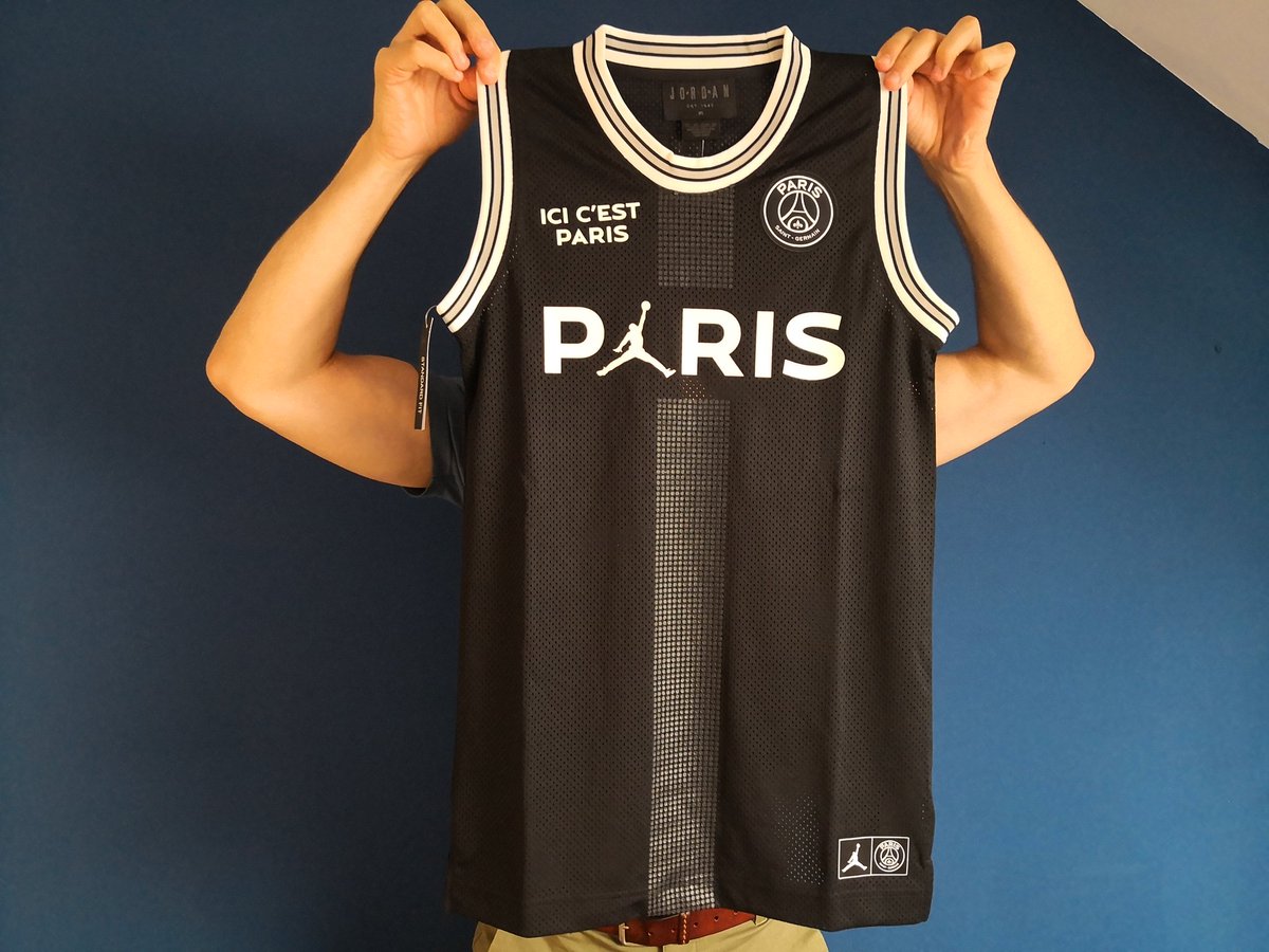 SuperCazarre's tweet photo. Bon je pensais avoir commandé un XL, je me suis planté, j'ai pris du XS😭😫

Du coup je vais le mettre en jeu :)

Ceux qui veulent participer, simplement 2 petites étapes:

-> Follow @SuperCazarre 
-> Retweet

Un TAS aura lieu Vendredi parmi les RT pour désigner le vainqueur 🎁🍀 https://t.co/BWdQC0DBNC