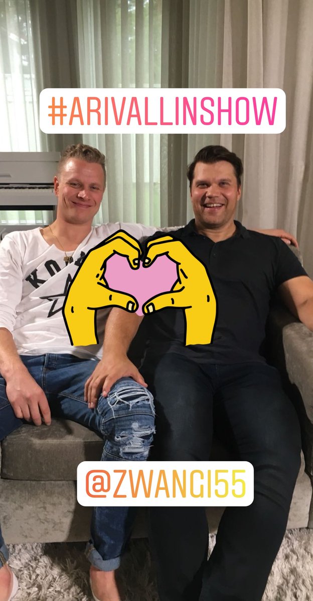 Paljon värejä, tunteita ja muotoja! <a href="/PAihio/">Paula Vireä-Aihio</a>:n VAR-huone koossa. #2004 #vanhamestari #pojatonpoikia #kooma #paihio #arivallinshow #mitätäällätapahtuu