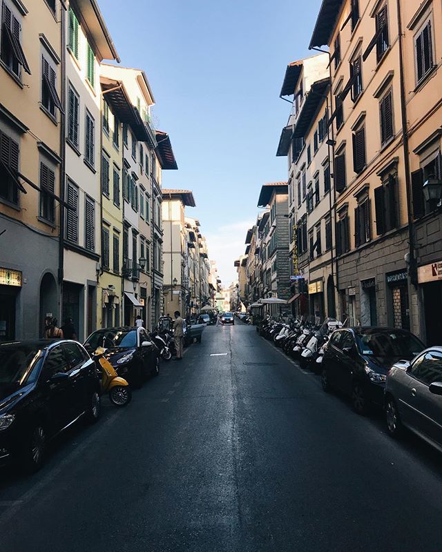 salmon_smith's tweet photo. and just like that it’s over 😭 take me back to #firenze #instagood #vscocam #italy #street https://t.co/hDnbfYYCon https://t.co/UXk0bHNpSo