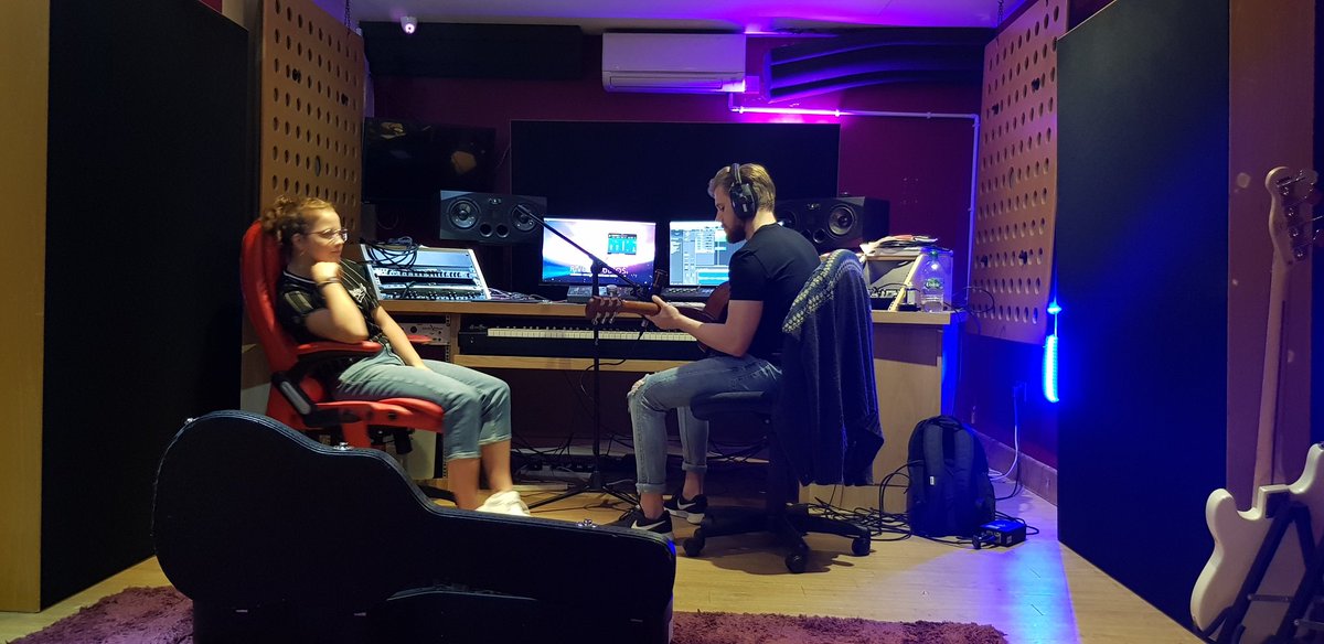 MusicFindlay's tweet photo. Production of Hollies next single in progress at #RiverStudios. This will complete her first #EP #newmusic. Look out for the #newsingle from #songwriter #HollieFindlay called 'Nostalgia' #nostalgia #NostalgiaChat  on it's way to you!
@BBCIntroLancs @steve6978 @216ClevRadio https://t.co/S0hfU4Use9