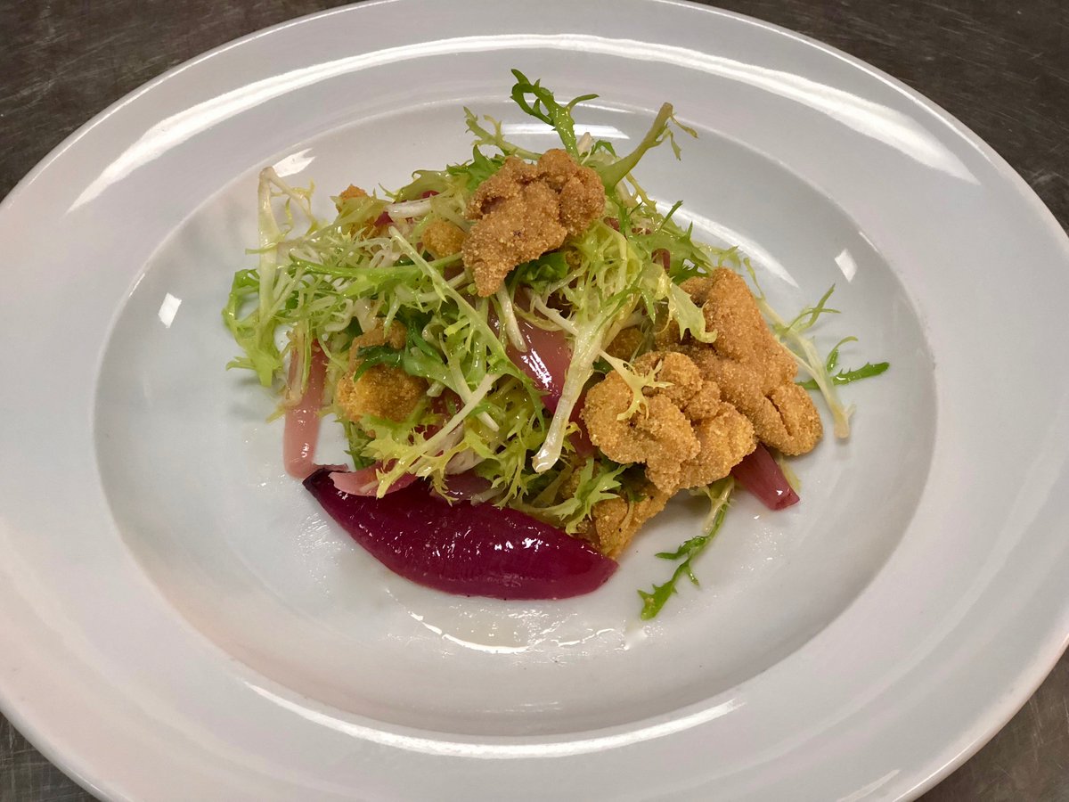 OlivoGroup's tweet image. It’s a sunny kind of salad day today in London 🌞It’s the kind night day that calls for a warm salad of deep fried, semola coated sweetbreads with shallots, frisée and a sweet vinegar dressing 👌🏻😋#olivocarne #septembermenu