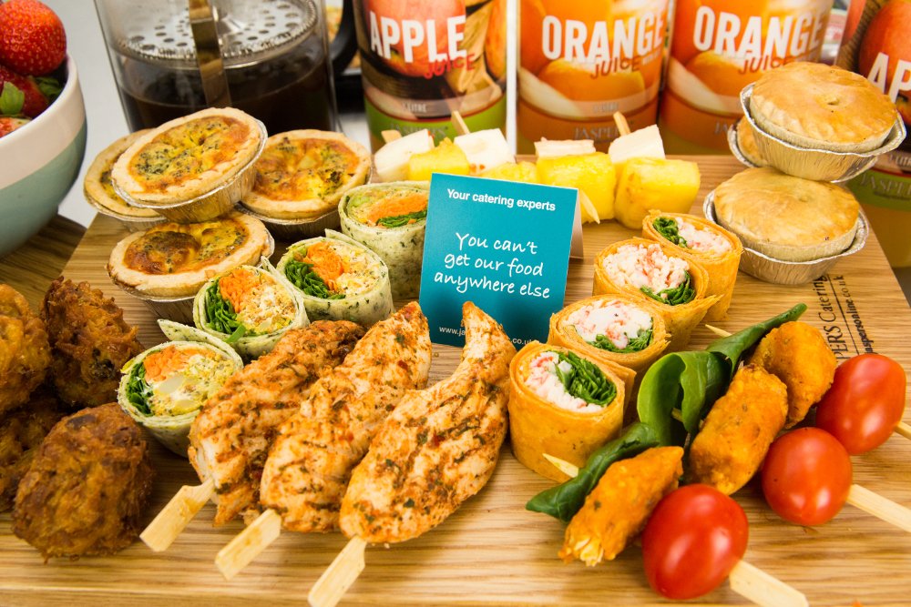 Jaspers_Ncl's tweet photo. With a Jasper’s #Newcastle #buffet you’ll be spoilt for choice on what to grab first! Our wide range of vibrant, delightful #eventcatering is absolutely guaranteed to please. Call 0191 487 4577 to order or go online: https://t.co/jT5HD7S9P1 https://t.co/hbtEpEGrjs