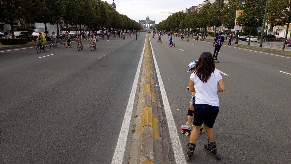 #Brussels went car free for just 9 hours yesterday, but the levels of black carbon in the city's air decreased by an astounding 80%. This confirms the importance of decreasing car use and increasing active mobility every single day  🇧🇪.  #CarFreeDay  ow.ly/vFSM50iSaf8