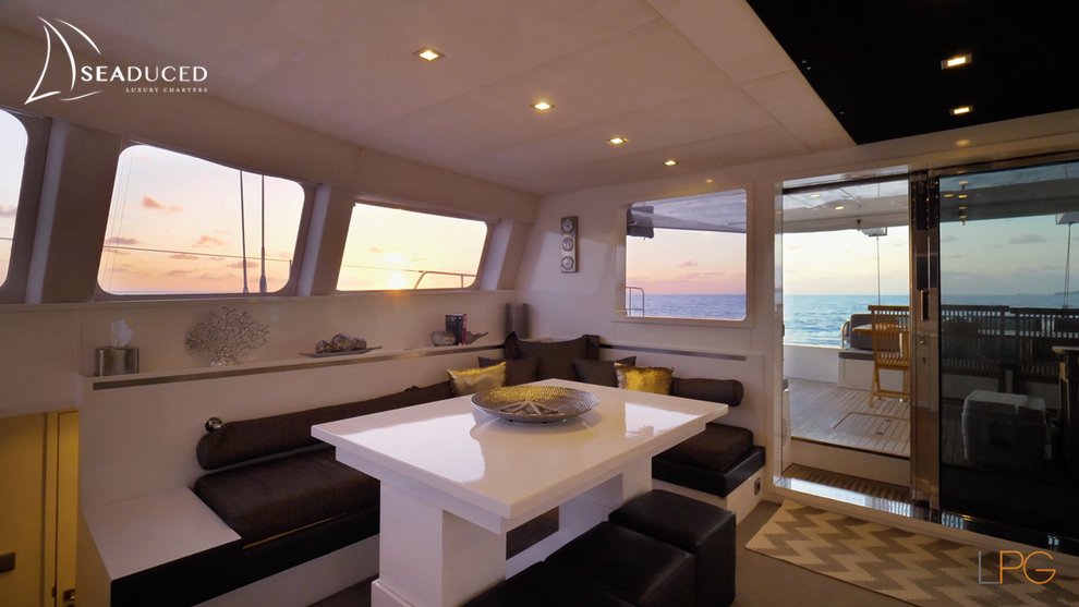Warrenyachting's tweet photo. Luxuriously appointed throughout. Ultra modern and minimalistic interior design.

#SeaducedII #SunsetCruise #BarbadosHues #LuxuryLifestyle #LuxuryCharter #BeSeaduced

Step inside: https://t.co/vX4d6boski 

Book Your charter: https://t.co/NYCK1sUg4O https://t.co/g9m88wKEmu