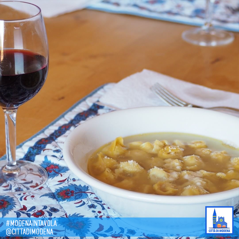 cittadimodena's tweet photo. π#MODENAINTAVOLAπ΄Un piatto di tortellini in brodo e un bicchiere di lambroπ· Appetitoso lo scatto di vigazzola che ringraziamo. #visitmodena https://t.co/UHKb9YC4Hb
