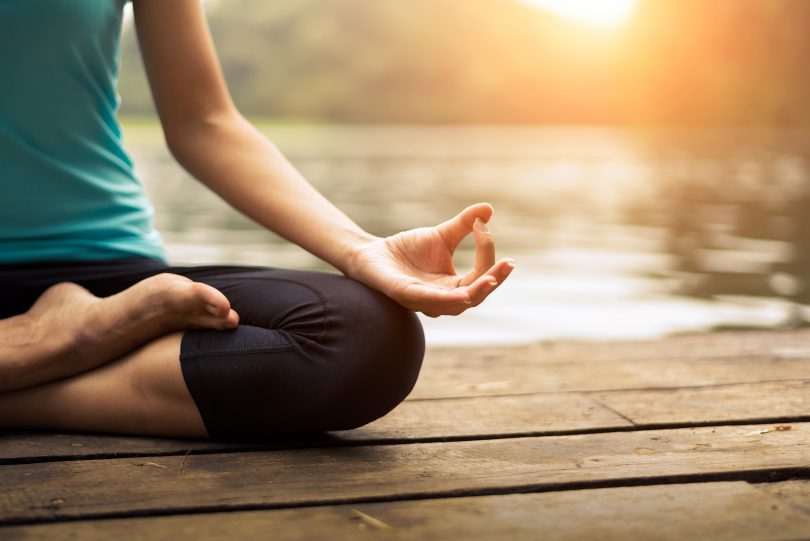 DerivatiSanniti's tweet photo. Praticare Yoga è un po' come imparare ad ascoltare quella vocina che ti ricorda "Ehi, cretino, ma cosa ti sbatti a fare? Ma almeno il tramonto stasera ti sei fermato a guardarlo?" https://t.co/sRAqQ852Qd https://t.co/Hd7DxXGq2M