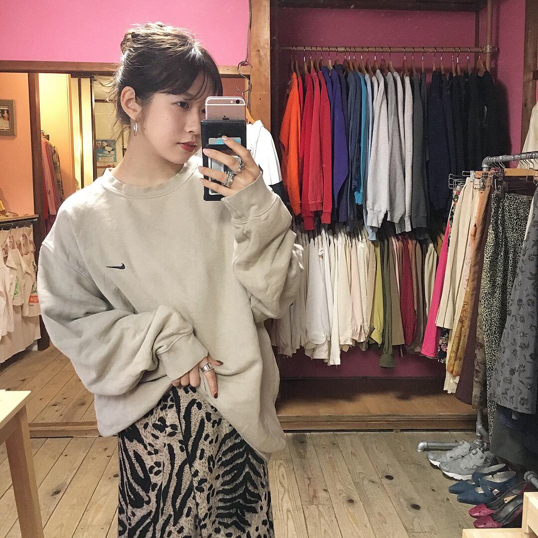 spia_s___ae's tweet photo. new ♡♡
《スウェット》入荷！
.
1枚でだぼっと着るのも、
ワンピースの上からや、
ブラウスの上から重ねて
着ていただくのもオススメです🍂
サイズ感など是非店頭で
お試しください！
.
.
#spia #used #中崎町
#レディース #古着屋 https://t.co/IJ6LZAEAC9