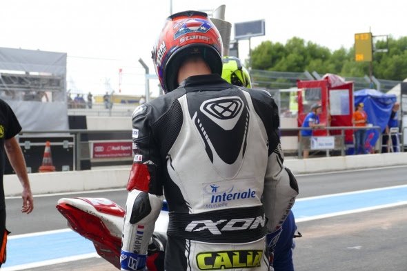 PascalBeaubat's tweet photo. Soutenu par @Interiale, le #Team202 de la @PoliceNationale au @boldor_moto 2018 a passé le drapeau à damier après 24 heures de course, avec Olivier au guidon. Félicitations et tous mes encouragements pour la suite du Championnat 2018-2019 ! https://t.co/MRNseVzjF0
