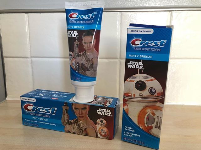 UKToyCollector's tweet photo. Some cool #StarWars #TheForceAwakens @crest Toothpaste Packaging my awesome boss brought over for me from the US. It’s a shame that #CrestUK didn’t bother doing anything over here 😕
.
#StarWarsPackaging #StarWarsPackagingCollector #Rey #BB8 #StarWars… https://t.co/5Wtx2FYRQZ https://t.co/Cr7cpzcSqF