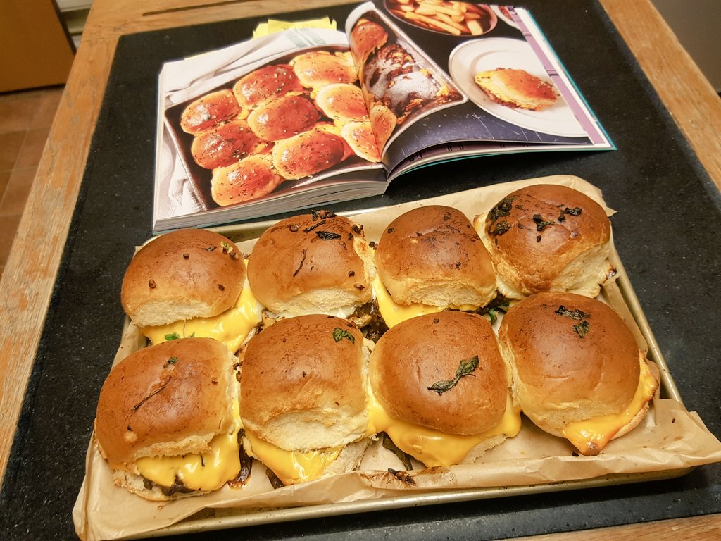 Lynette_Jenkins's tweet image. Tear 'N' Share Sloppy Joe Slider Bake #cookslow What a fabulous recipe fun to make and they all disappeared very quickly @Deanedwardschef 😁😂