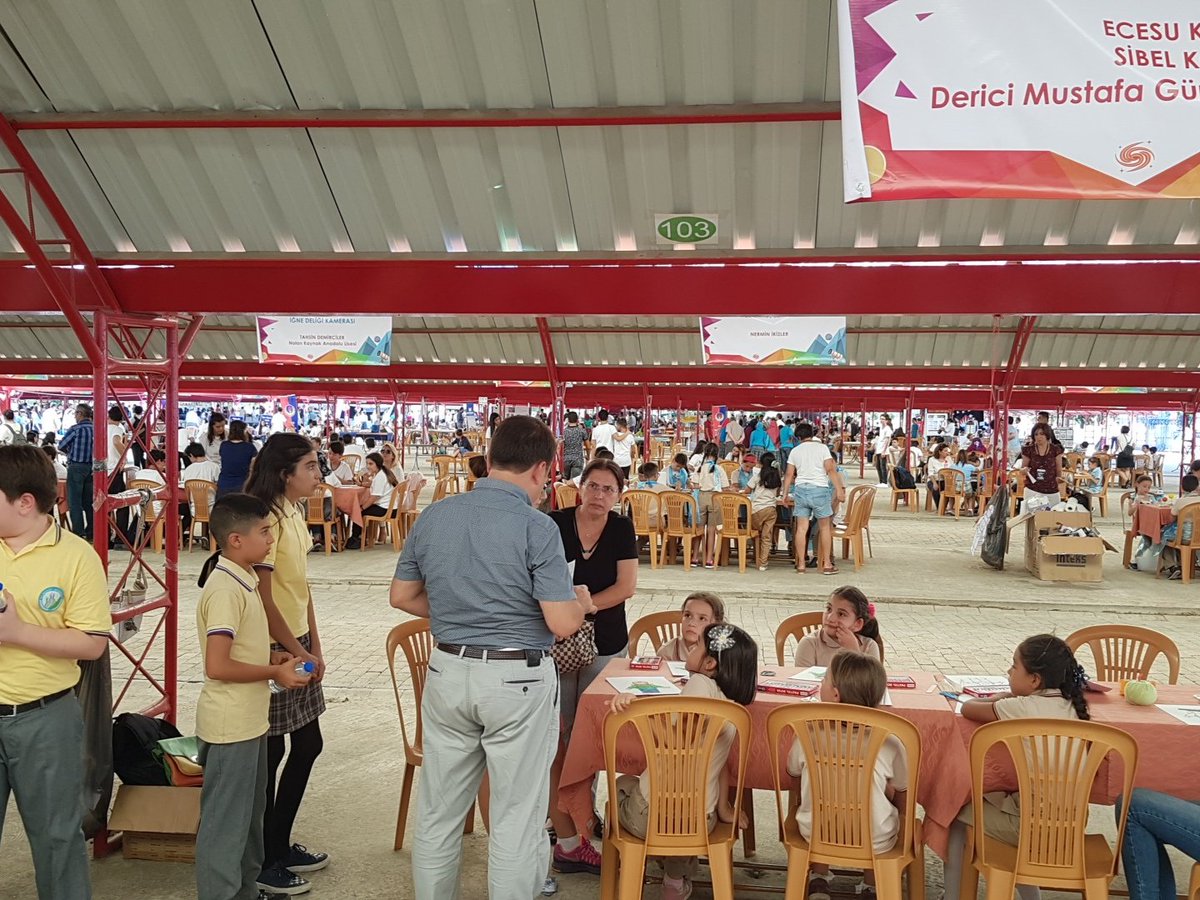 Binlerce öğrenci okullarin açıldığı gün dört duvar arasında olmak yerine yüzlerce yeni tasarımı birbirleriyle paylaşıyor @aydinmem <a href="/bycandiroglu/">Bilal Hoca</a> <a href="/UgrKadioglu/">Uğur KADIOĞLU</a>