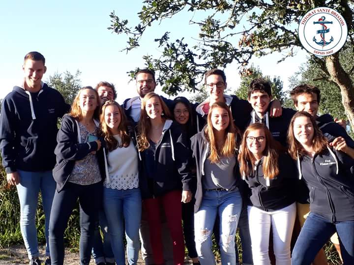 TutoratBrest's tweet photo. Ce we a eu lieu la première édition du Week-end de Formation des Tuteurs #WEFT2018 composé de diverses #formations agrémentées de jeux afin de renforcer la cohésion 😊
La nouvelle promo de #tuteurs est prête pour vous faire des colles époustouflantes !
#pacesbrest #tutobrest https://t.co/7CudaS7qoL