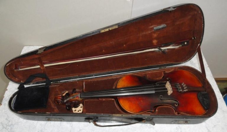 unique_auctions's tweet image. Rare  &amp;amp; unusual #violin @Unique_Auctions will be of interest to collectors @ Unique Auctions Antiques &amp;amp; Collectors Auction - 22nd &amp;amp; 23rd September.
unique-auctions.com/rare-violin-at… #music #musical_instruments #violin