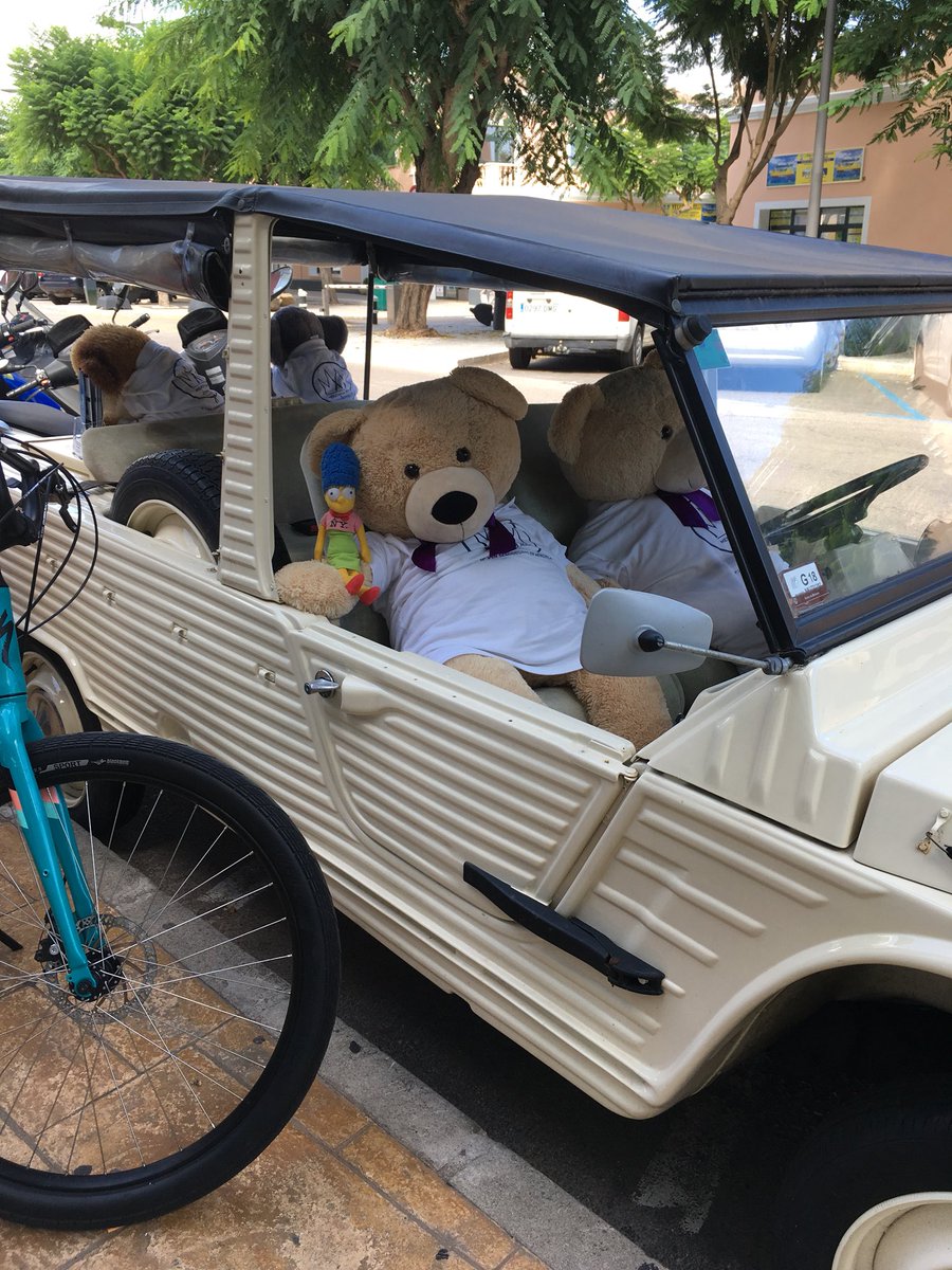 AjsMarge's tweet photo. Taxi with my new bear buddies https://t.co/zJ7s7WI1PZ