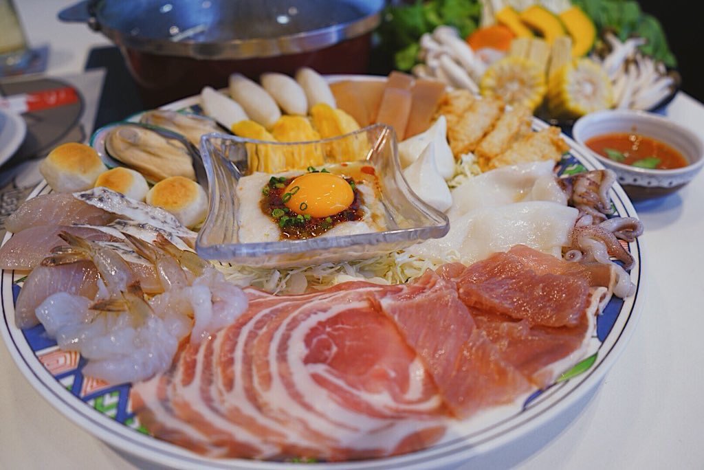 18EatAmR tweet picture