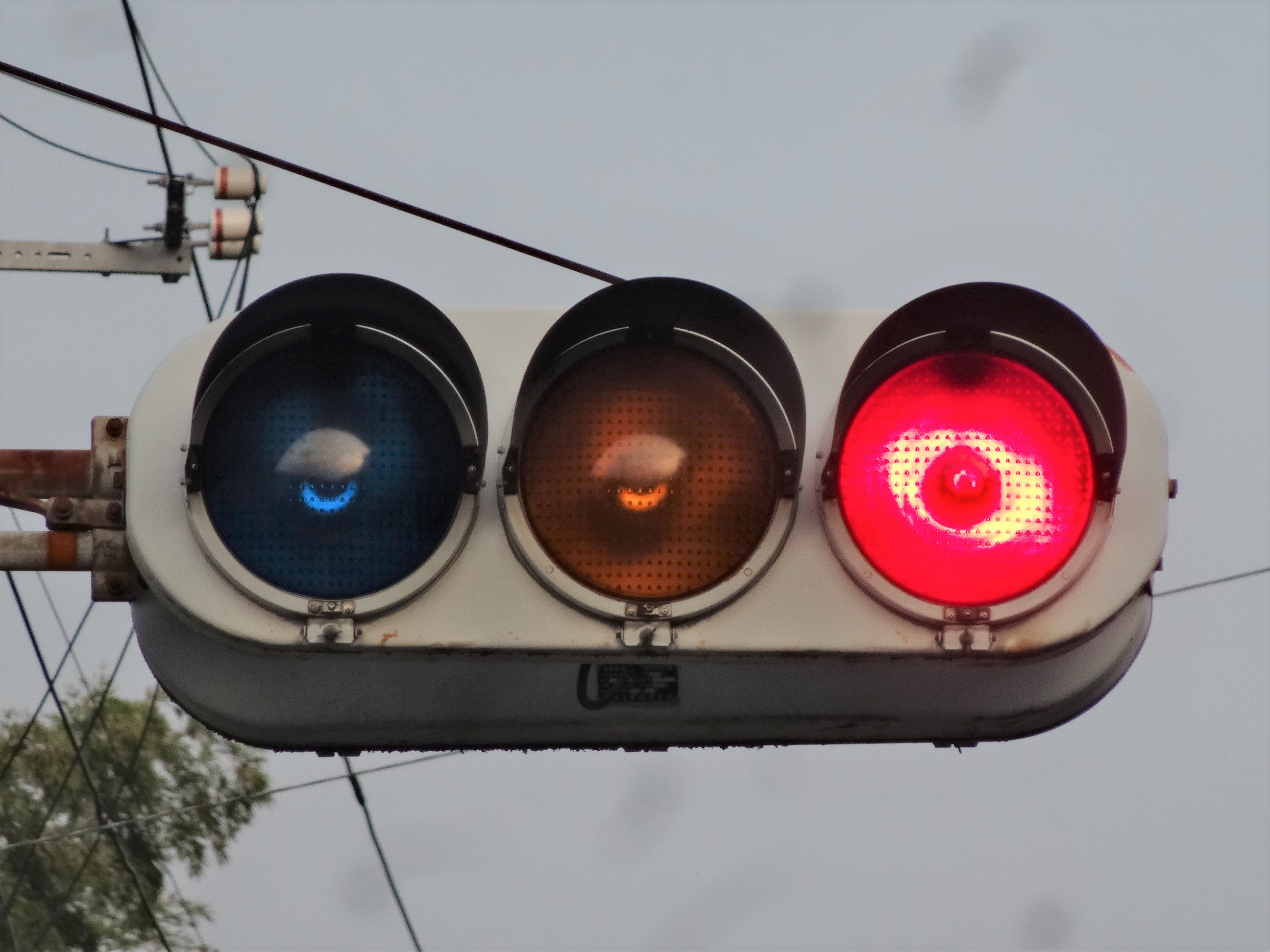 たこ 道路好団垢 Sur Twitter 道路ネタその6 レンズが真っ青な信号機 これぞ本当の青信号 信号機 T Co Agvyyrh470 Twitter