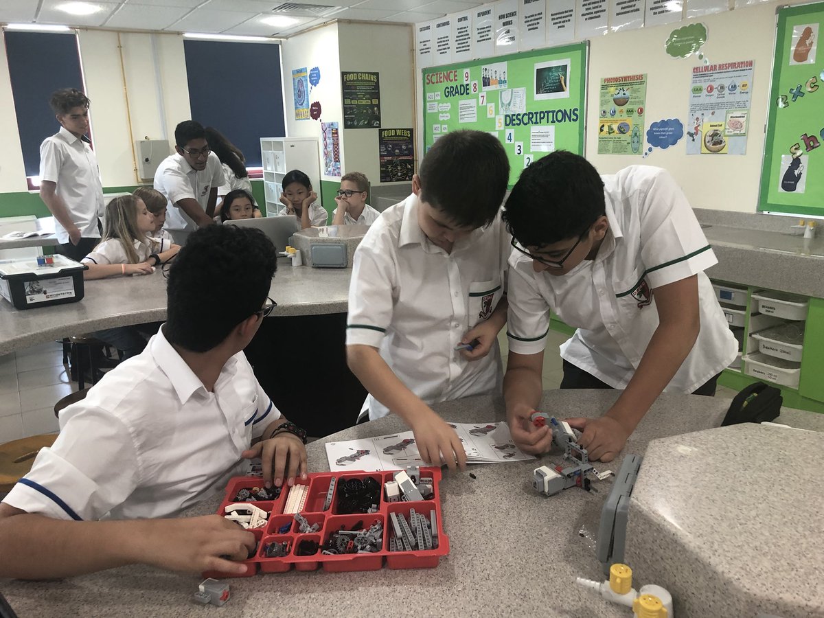 DESCscience's tweet photo. So nice to see so many different year groups come together for the love of robotics #exceptionalexperiences #studentsleadinglearning @descdubai every Monday ef5 https://t.co/ATeanTompB