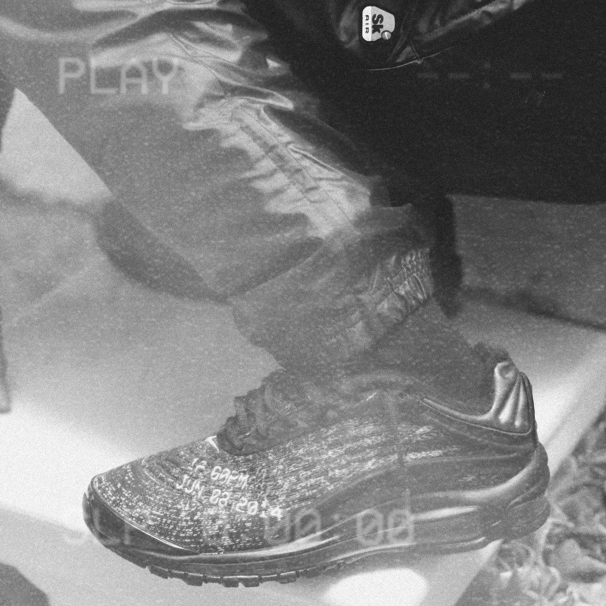 skepta air max deluxe on feet