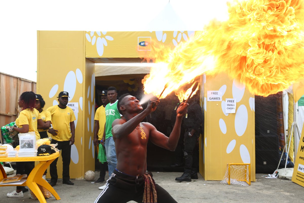 MTNNG's tweet photo. We were on our toes with some awesome fire breathing performances! 😱🔥🔥 Please do not try this at home! #FeetandTricks #AFFC18 #WhereFootballLives https://t.co/A9dpeUeLur