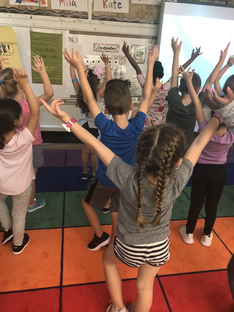 TacchiMiss's tweet photo. Ended our Friday with some yoga! #mindfulness #treeposing https://t.co/u92qgqvZiS