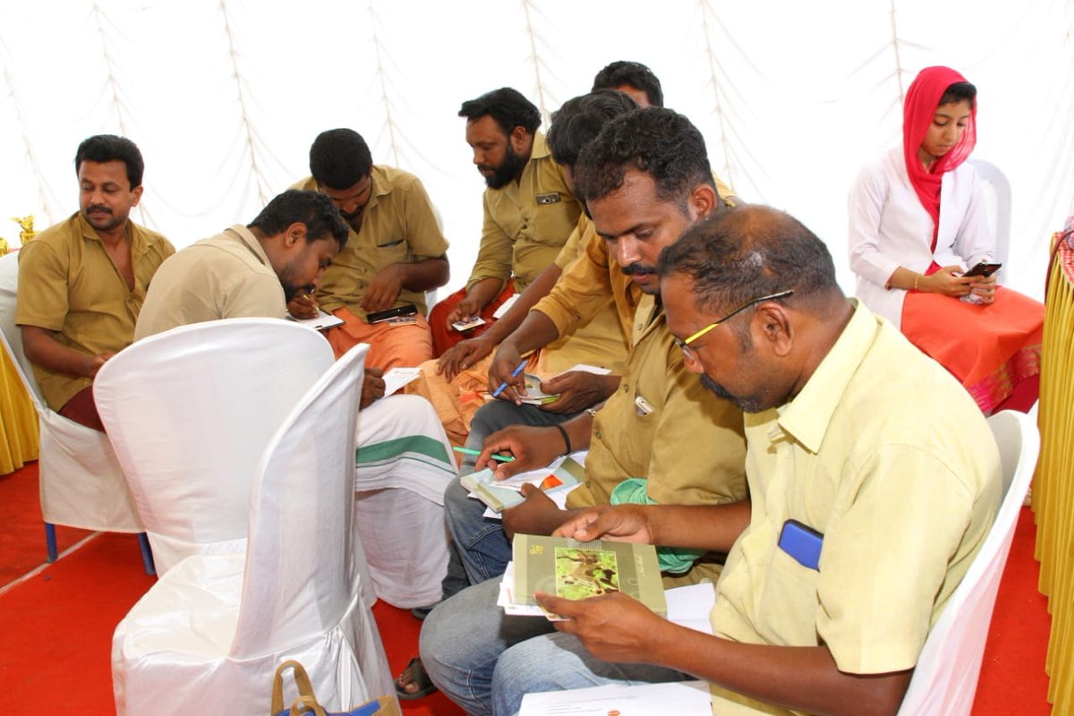 IndianOil_Highw's tweet photo. #Driversday #Indianoil 
सफर सड़कों का हो , 
या जिंदगी का,
हमारे साथ रहता है 
इंडियन ऑयल हमेशा ।।
Indian Oil Celebrating Drivers day  across the country at retail outlets &amp; customer premises. @IOCRetail @jainsanjeevk62 @ChairmanIOCL @IOCXTRAPOWER @DirMktg_iocl @SubratKar_IOC https://t.co/0YCMoFDfXq