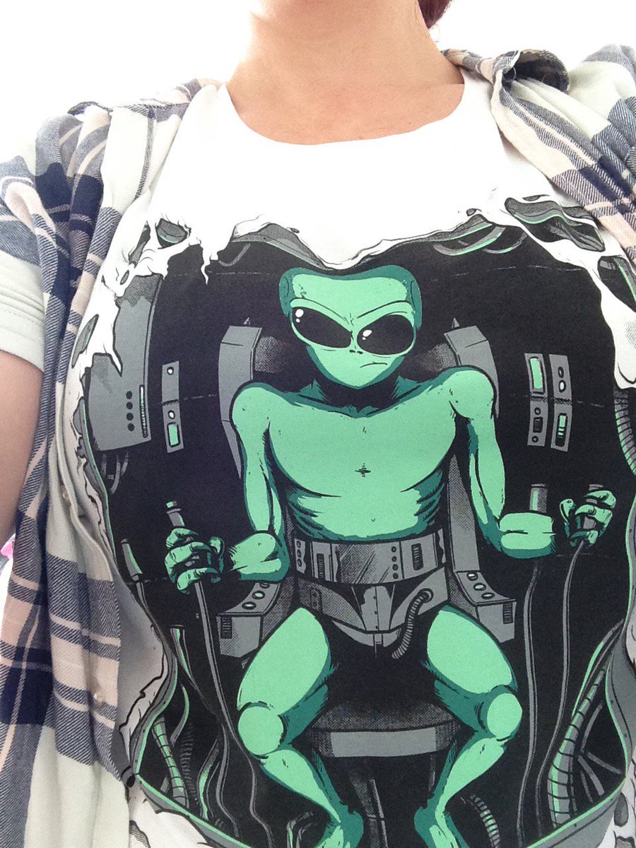 julieannemander's tweet image. New @MyGeekBox tee, do love a stereotypical alien! 👽 #thetruthisoutthere #alien #mygeekbox #September