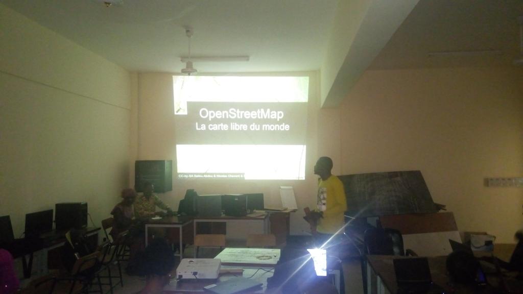 Honorable_Nath's tweet photo. |Day-1 #CartoCampSegou2018 
@absaliou #VIF2018 at University of #Segou |
Presentation of the #OpenStreetMap project by @absaliou from @OSMBenin &amp; #VIF2018 of @OIFfrancophonie @ProjetEOF  #LesLibresGeographes in #Mali.
@hotosm 
@osmafrica 
@TheMissingMaps 
#Map4Mali https://t.co/hAYHYabZ5M