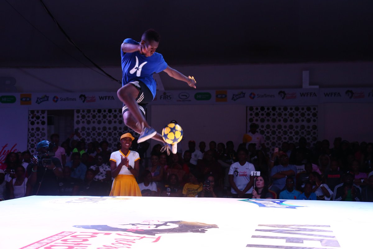 MTNNG's tweet photo. The art of football juggling is one we never truly comprehended before now.. This was entertainment redefined guys! So many talented individuals displaying such smooth skills! #AFFC18 #FeetandTricks #WhereFootballLives https://t.co/u4hc6optlY
