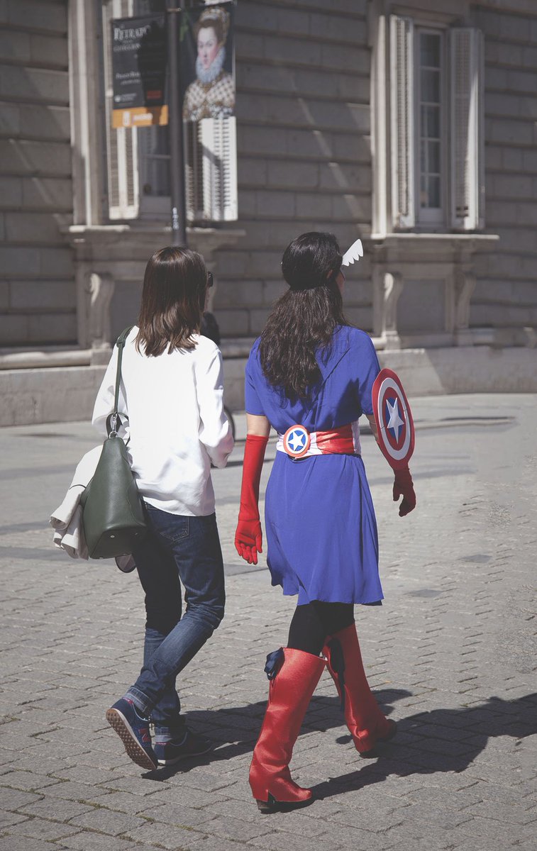 La capitana y su sombra / Foto: @oterohuarotte/
#capitana #capitanamerica #captain #captainamerica #madridstreet #madridespaña #madridspain #callesdemadrid #madridpeople #disfraz #costume #costumephotography #costumephoto #disfrazada #fotografiacallejera #streetphotography