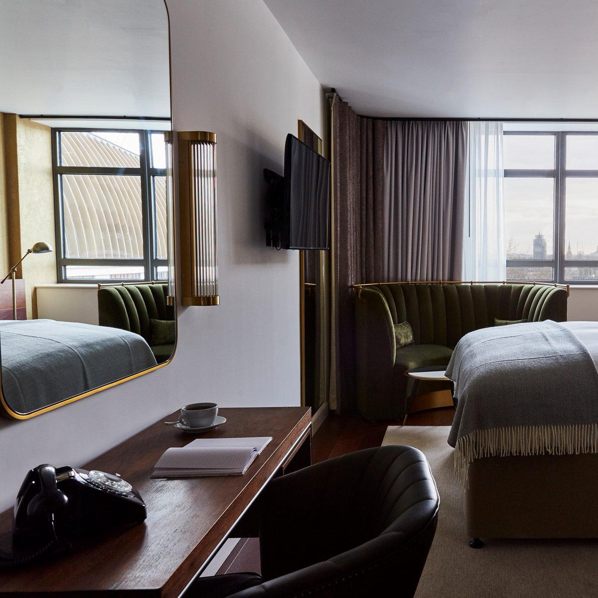 Crack open the pumpkin spiced latte's, it's time to welcome back autumnal colours. Wine reds, burnt oranges and forest greens are back and before long ITV2 will be playing The Holiday on a weekly basis. Autumn is coming. 

#autumn #warmcolours #seasonalcolours #InteriorExperts