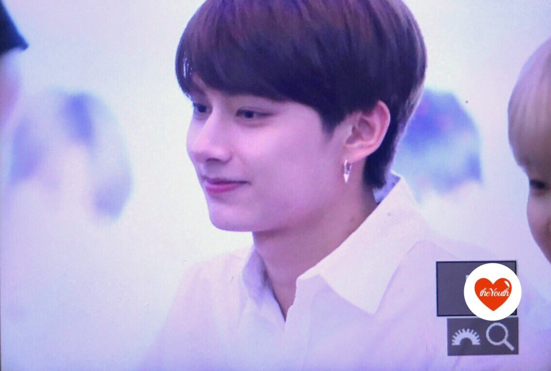 180917 
#세븐틴 #SEVENTEEN #준 #준휘 #JUN #俊辉 <a href="/pledis_17/">세븐틴(SEVENTEEN)</a>