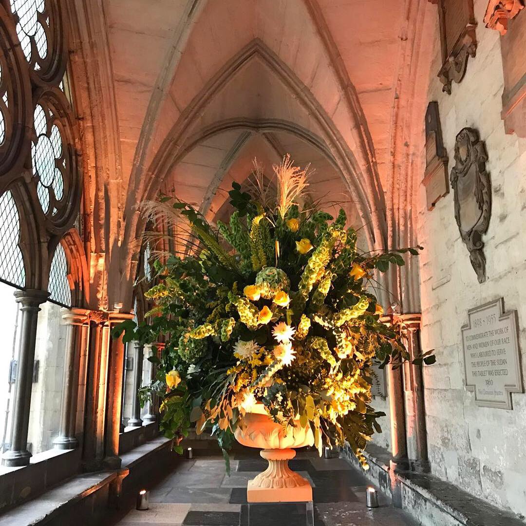 tabletalk_'s tweet photo. Westminster Abbey was the perfect backdrop for this luxury brand launch event recently. Soft seating areas echoed the historic stone walls, complemented by warm welcoming lighting and opulent golden florals @WabbeyEvents 
@tuffflowers @VelvetLiving 
#westminsterabbey #londonvenue https://t.co/8R5Ds8z1uF