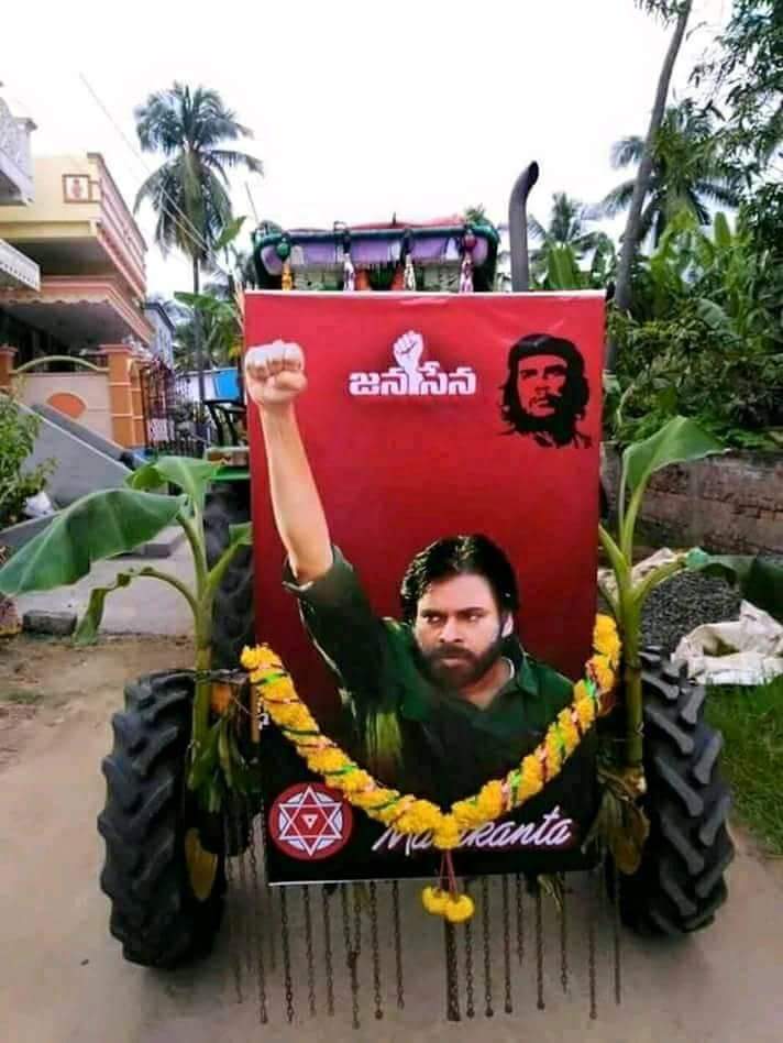 PPawanKalyan2's tweet photo. రాజకీయం అయినా సినిమా అయినా 
క్రేజ్ మాత్రం మారదు😍😍😍😍 https://t.co/sWwvPXnRnz@pawan kalyan https://t.co/Sgol3VJlLF