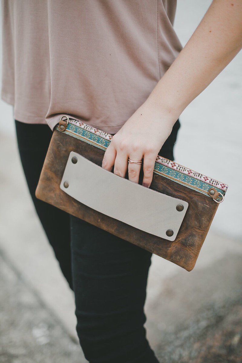 Love this hidden slip for holding this Lilly Clutch.  The fabric has such a bright and vibrant color scheme on the front.  See more pics online. #clutch #printedcanvas #lillyclutch #enjoythejourney