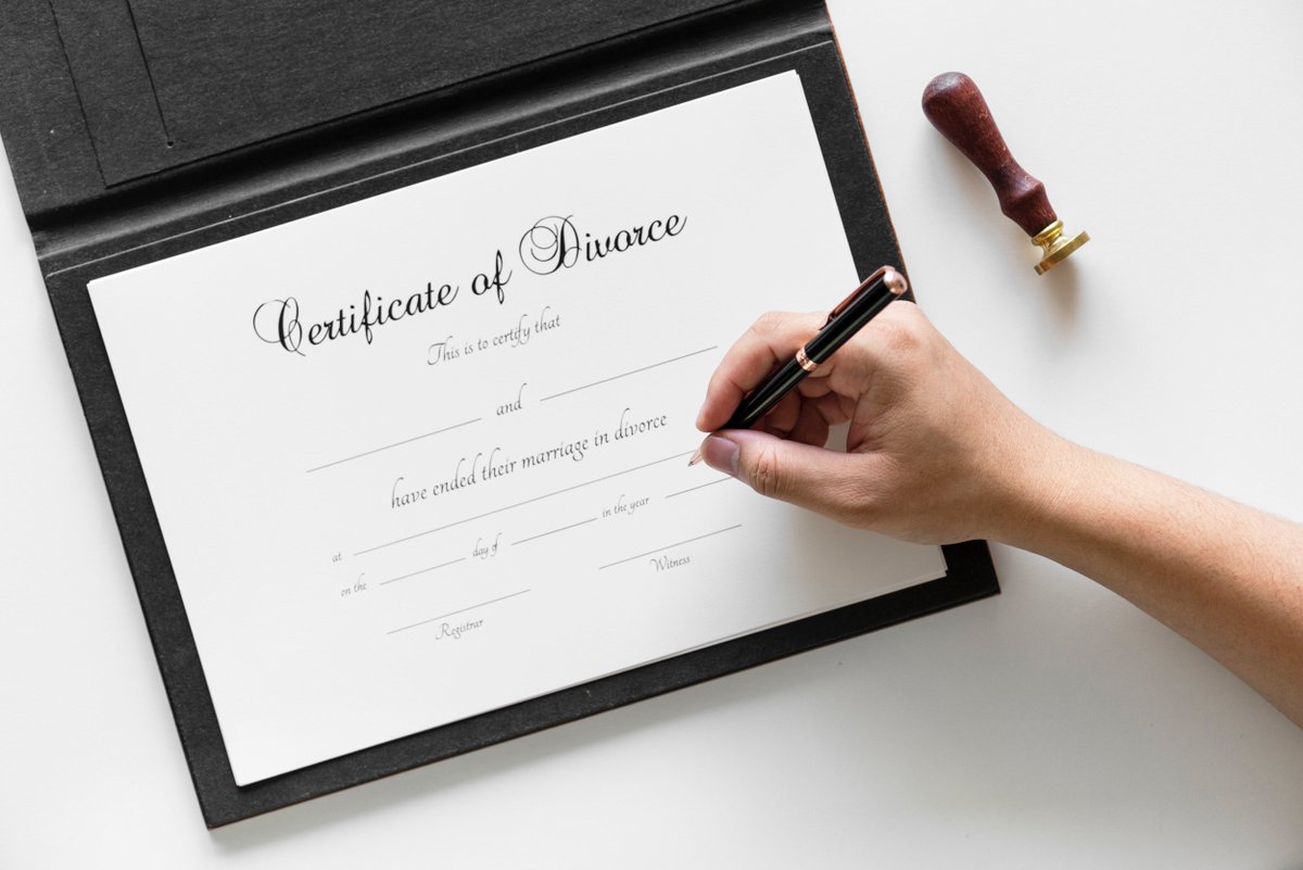 LAWAbsolute's tweet photo. #Divorce laws are to be updated to forgo the need for proof that a marriage has broken down due to adultery, desertion or unreasonable behaviour: https://t.co/2WhtxX7rkW https://t.co/NB8XKWwONH
