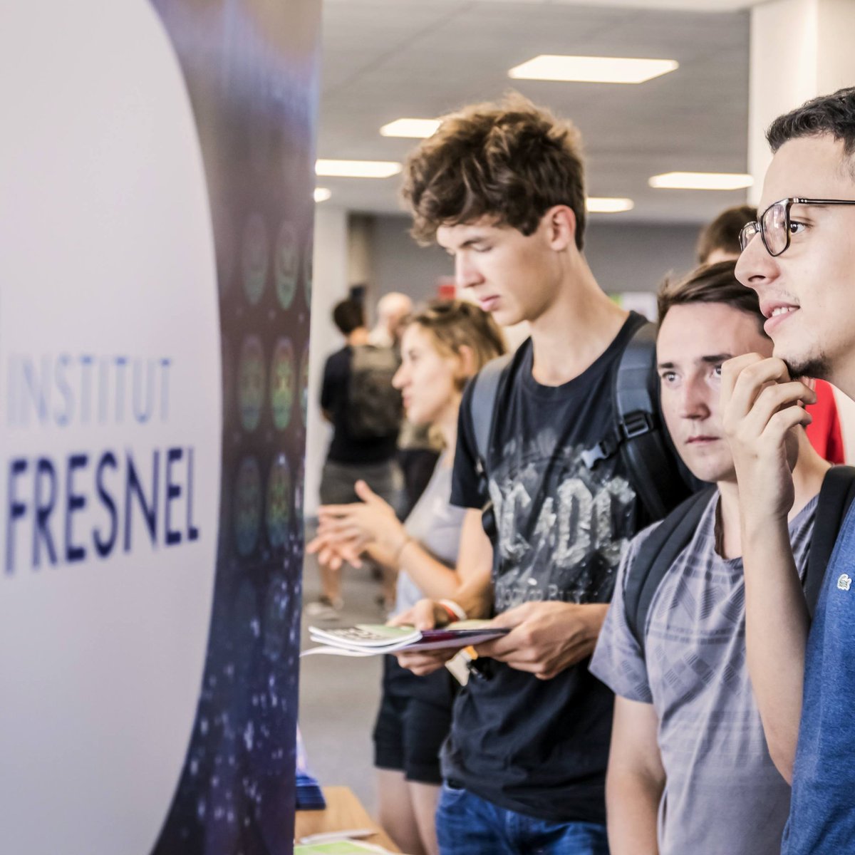 Centrale_Med's tweet photo. Serious game, challenge innovation ou encore journée recherche, nous pouvons dire que l'année commence fort à Centrale Marseille ! #Rentree2018 #journeerecherche #projetCID https://t.co/ggJYrtv17F https://t.co/fkrGmb2311