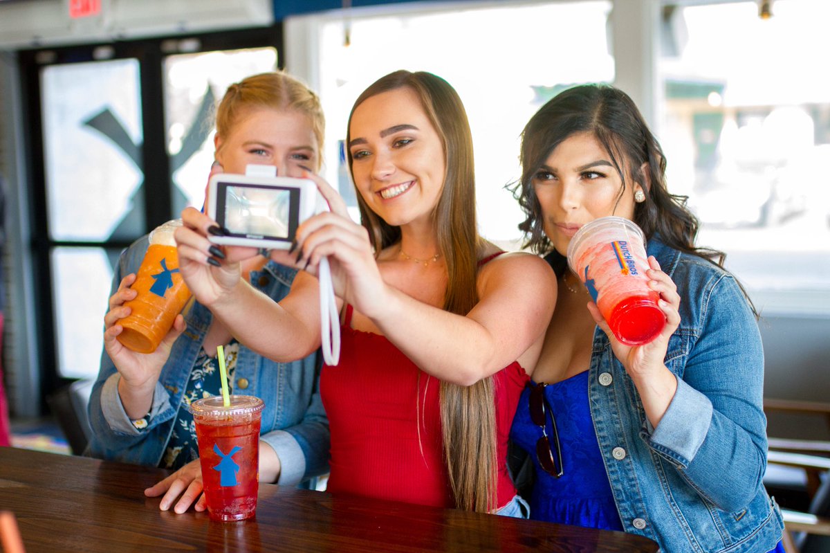 The sweetest memories are made with sisters like these!! 🍭⚡️❤️ #fresnostatedz #fresnostaterecruitment #deltazeta #gogreek