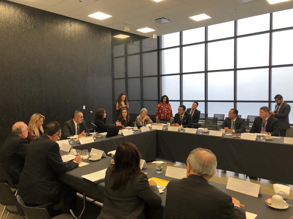 Fer_MaldonadoH's tweet photo. Dando seguimiento a los acuerdos de la #CONASETRA2018 nos reunimos con procuradores estatales, secretarios del trabajo e integrantes de la #CNDH para atender recomendaciones en materia de atención a jornaleros agrícolas. @STPS_mx https://t.co/afz3zxkKhA